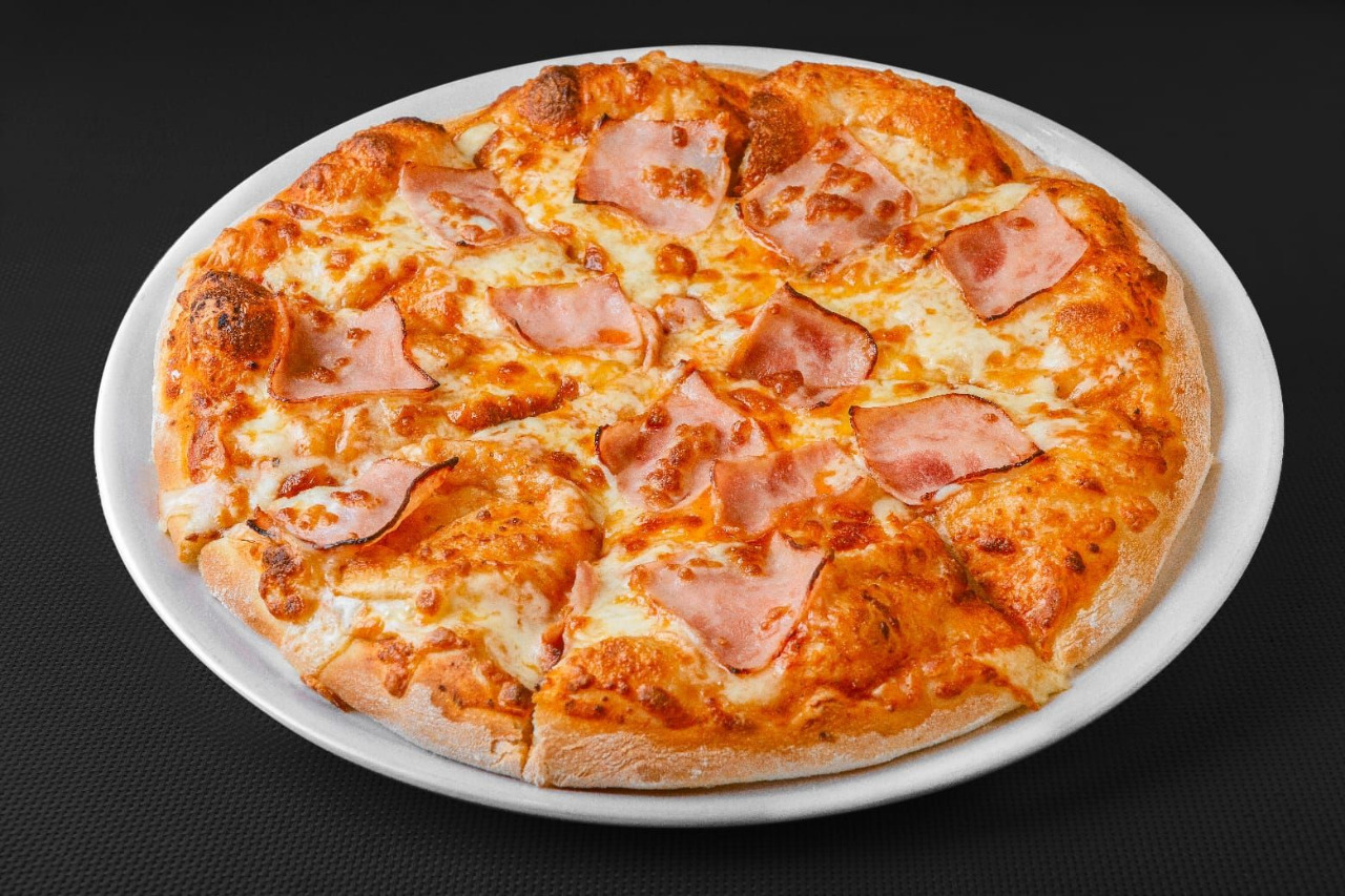 pizza familiar de jamon 1300